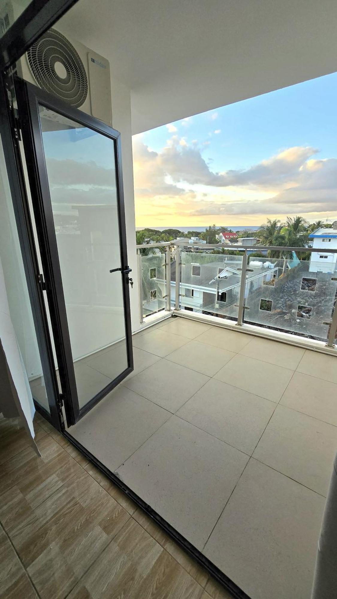 شقة Luxury Penthouse With Infinity Pool & Stunning Sea View Flic-en-Flacq المظهر الخارجي الصورة